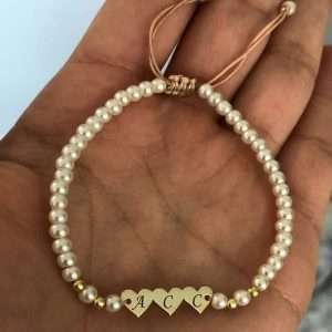 Brățara 3 inimi (7 mm una )  Perle Swarovski de 3 mm crem și 4 bilute