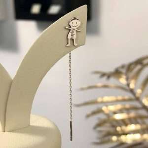 Cerceluși cu figurină altfel și lanț